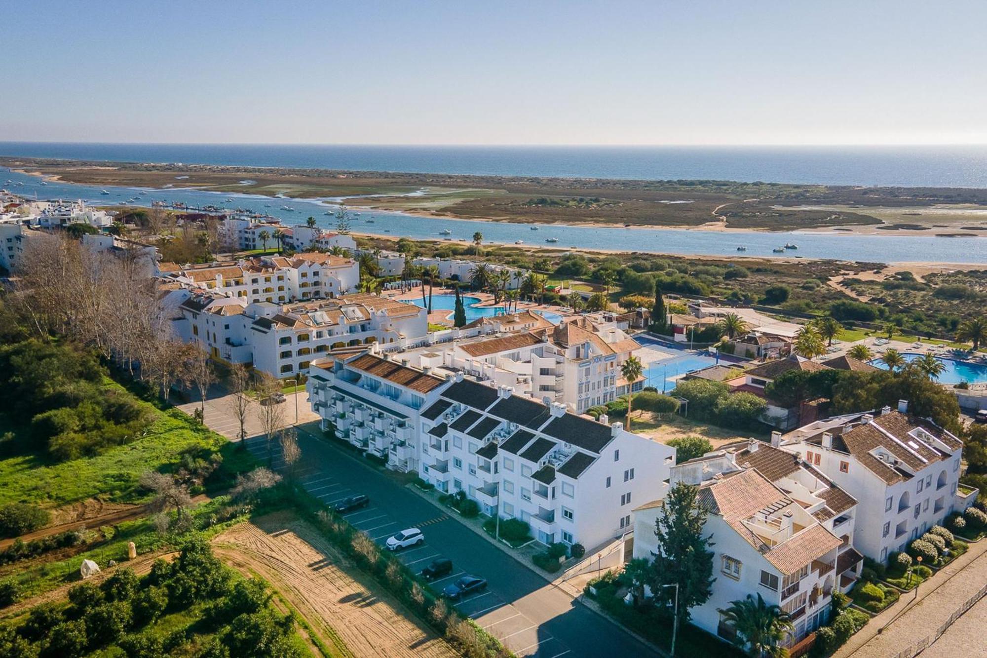 Golden 1 Bdr Flat W/ Balcony & Pool By Lovelystay Cabanas De Tavira Exteriör bild